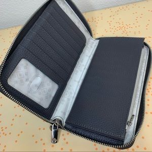 Thirty One Grey Wallet to hold all your 💶💸💰